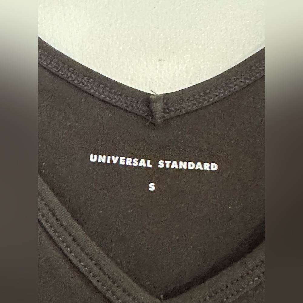 Universal Standard Double V Tee S (14-16) - Picture 4 of 4